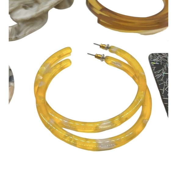 Lot of Vintage Earrings 80s 90s Statement Hoop 5 Pairs Resin Acrylic Ethnic - Picture 3 of 6